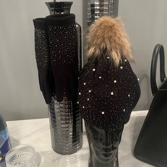 Brand 🎁New un worn in the package, Simon Chang , sparkling hat and gloves set🎁 - Picture 15 of 17